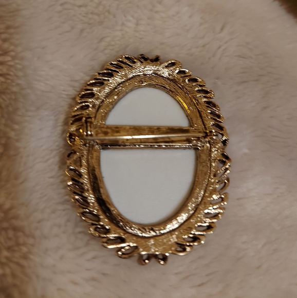 3 for 20 Vintage Pin Cottagecore - Picture 2 of 2